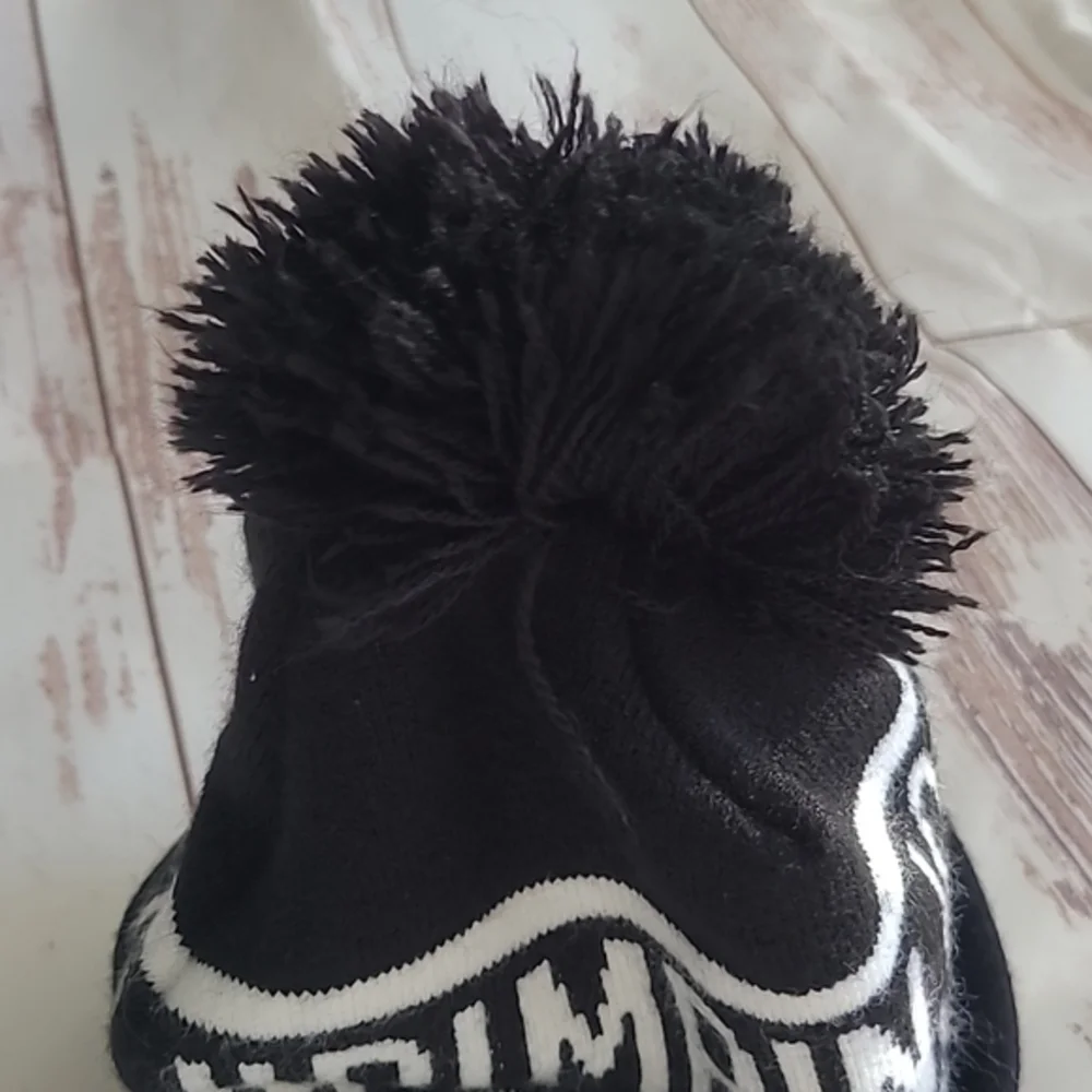 #pimpinjoy knit pom‎ hat black white